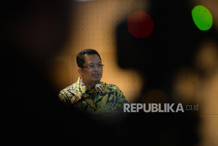 Wakil Ketua MPR Mahyudin memberikan sambutan dalam acara bicara buku bersama wakil rakyat Suka Cita Mengabdi Di Perbatasan di Kompleks MPR DPR Senayan, Jakarta, Selasa (6/3).