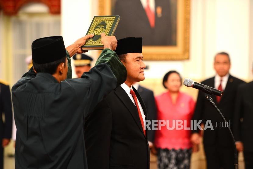 Pelantikan Kepala BNN. Kepala Badan Narkotika Nasional (BNN) Heru Winarko mengikuti pengambilan sumpah jabatan oleh Presiden Joko Widodo di Istana Negara, Jakarta, Kamis (1/3).