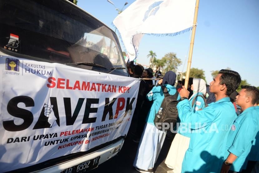 Aksi Tolak RUU KPK. Mahsiswa dari berbagai perguruan tinggi Yogyakarta menggelar aksi di titik nol, Yogyakarta, Kamis (12/9/2019).
