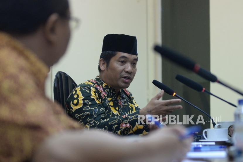 Direktur Lingkar Madani Ray Rangkuti menyampaikan pendapatnya dalam diskusi di Kantor PARA Syndicate, Jakarta, Jumat (26/1).