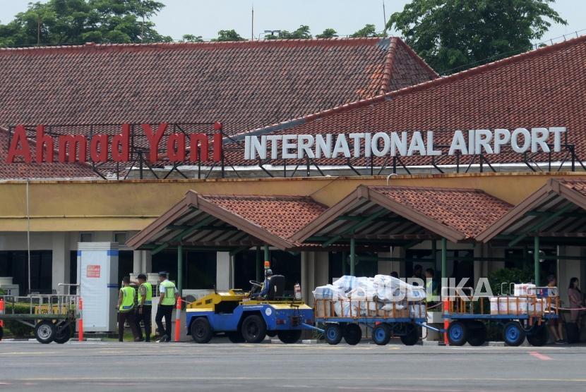 Terminal Bandara Internasional Ahmad Yani, Semarang, Jawa Tengah, Jumat (24/11).