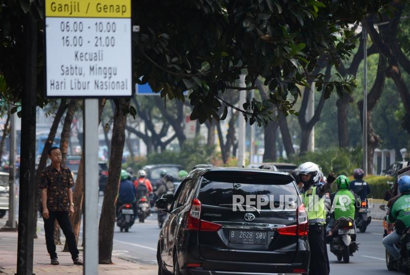 Aturan ganjil genap di Jalan Protol Jakarta dihapus sementara selama dua pekan (Foto: Ilustrasi ganjil genap)