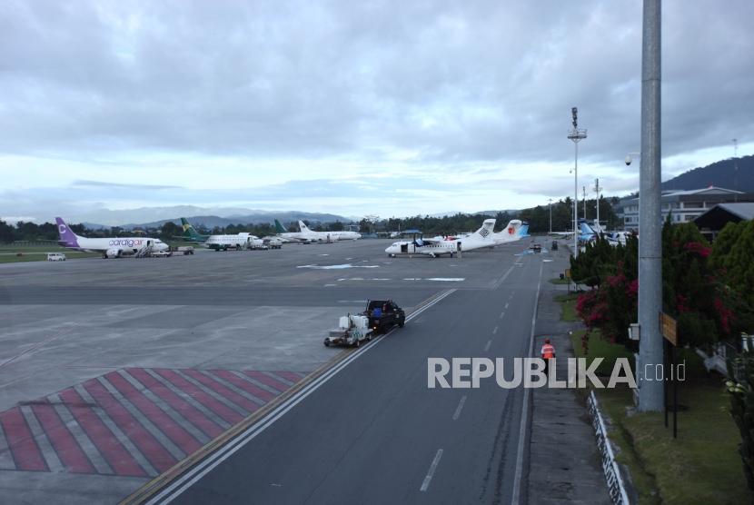 Aktivitas Bandara Sentani Jayapura, Papua, Rabu (15/11).