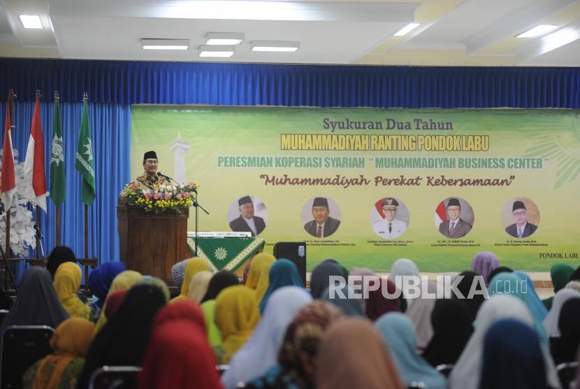   Penasihat Pimpinan Ranting Muhammadiyah Pondok Labu Jimly Asshiddiqie memberikan sambutan dalam acara Syukuran Dua Tahun Muhammadiyah Ranting Pondok Labu,Jakarta, Ahad (19/11).