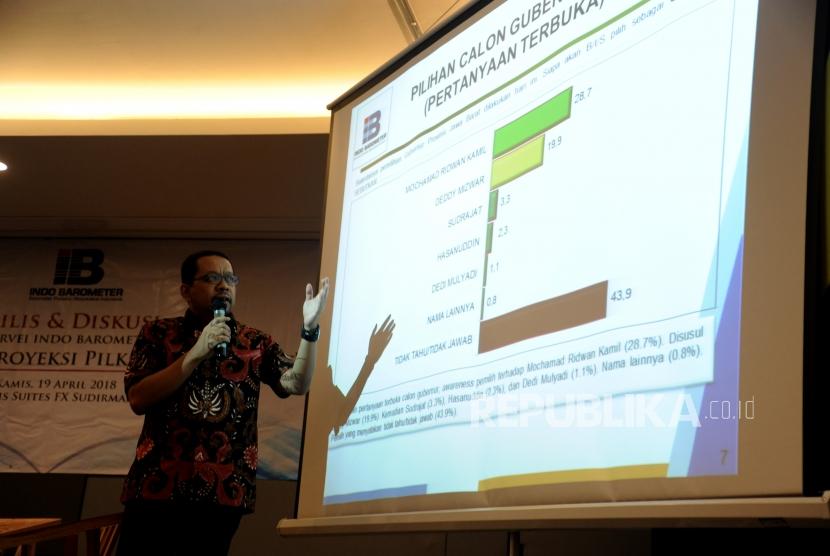  Direktur Eksekutif Indo Barometer, Muhammad Qodari menjelaskan hasil survei  tentang pilkada Jawa Barat yang di lakukan indobaremeter di  jakarta, Kamis (19/4).