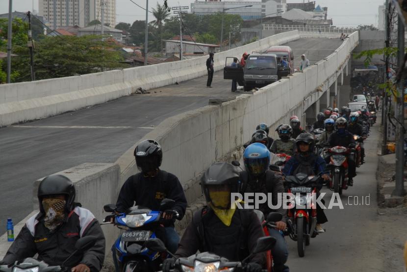 Pembangunan flyover (ilustrasi).Pembangunan lanjutan Flyover di Jalan Jakarta dan Jalan Laswi, Kota Bandung, yang sempat tertunda akibat pandemi covid-19 akan segera dimulai kembali.  