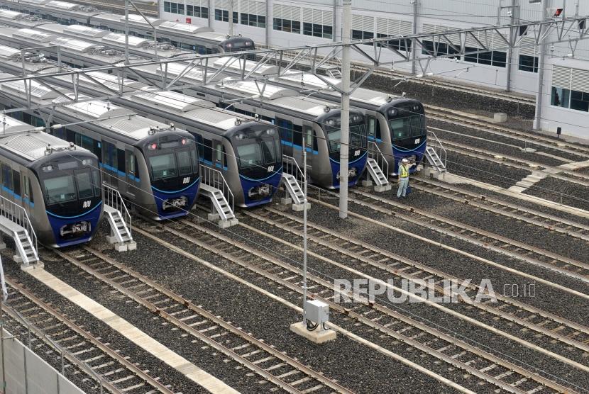 Rencana Beroperasi Maret 2019. Moda Raya Terpadu (MRT) saat ujicoba dari Stasiun Bundaran HI ke Stasiun Lebak Bulus, Jakarta, Rabu (20/2/2019).