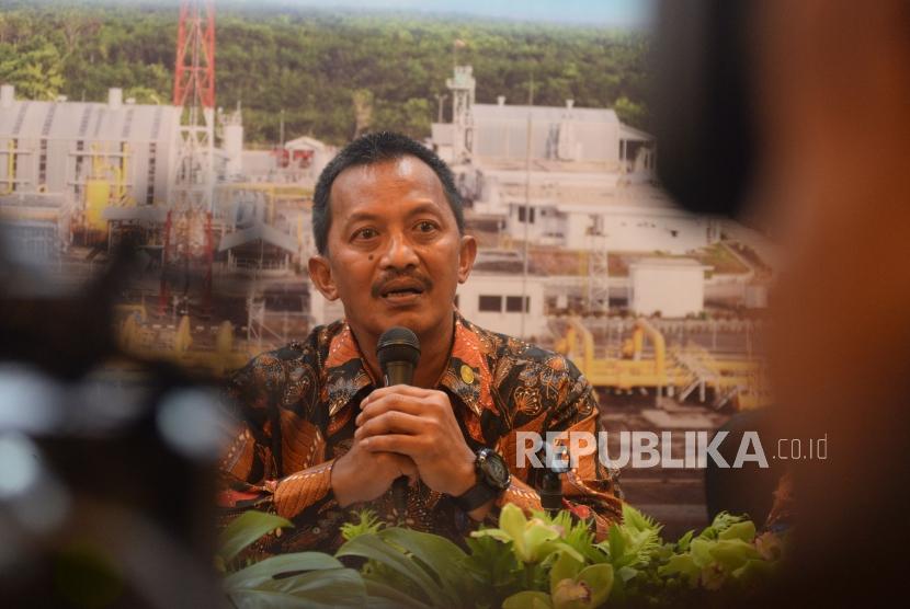 Dirut PGN Jobi Triananda Hasjim (tengah) memberikan keterangan usai Rapat Umum Pemegang Saham Tahunan (RUPST) 2018 di Jakarta, Kamis (26/4).