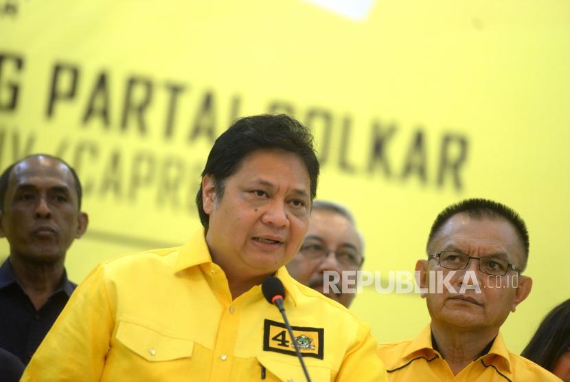 Bahas Persiapan Debat ke-4. Ketua Umum Partai Golkar Airlangga Hartarto menyampaikan keterangan pers sebelum diskusi di kantor DPP Partai Golkar, Jakarta, Rabu (27/3/2019).