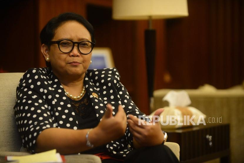 Menteri Luar Negeri Republika Indonesia, Retno Marsudi saat sesi wawancara bersama Republika di kantor kemenlu , Jakarta, Jumat (29/6).