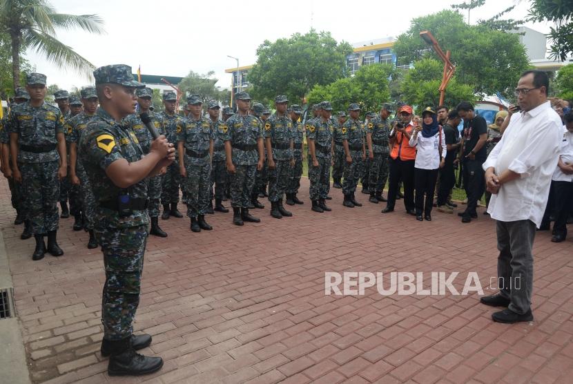 Menteri Perhubungan Budi Karya Sumadi mengunjungi Sekolah Tinggi Ilmu Pelayaran (STIP) di Marunda. Polisi menggelar penyidikan tewasnya taruna STIP Marunda diduga dianiaya seniornya.