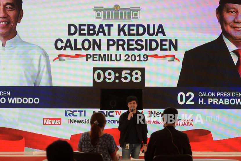 Suasana gladi kotor debat kedua Pilpres 2019 di Ballroom Hotel Sultan, Senayan, Jakarta, Sabtu (16/2).