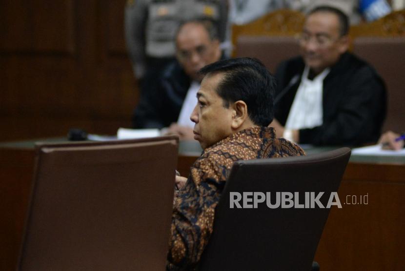Terdakwa kasus korupsi KTP Elektronik Setya Novanto menjalani sidang dengan agenda tanggapan jaksa terhadap eksepsi di Pengadilan Tipikor, Jakarta, Kamis (28/12).