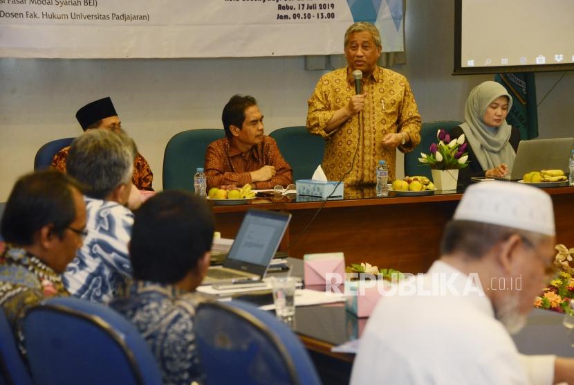 Ketua Pelaksana Badan Wakaf Indonesia (BWI) Mohammad Nuh memberikan sambutan saat pembukaan Forum Kajian Wakaf di Gedung Bayt Al'Quran TMII, Jakarta, Rabu (17/7).