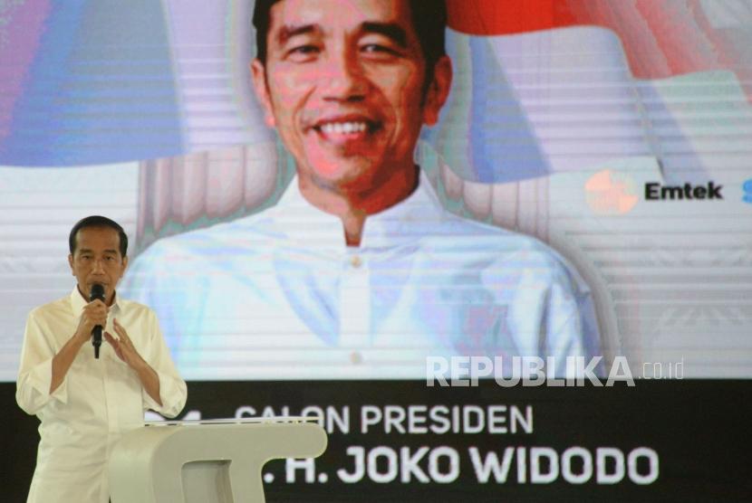 Capres No 01 Joko Widodo ketika mengikuti debat keempat Capres 2019 di Hotel Shangri-La, Jakarta, Sabtu (30/3).