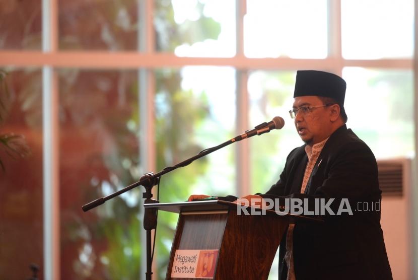 Pemikiran KH Maruf Amin. Wakil Sekretaris Umum PP Persis Aay Muhammad Furqon menyampaikan paparan terkait pemikiran KH MAruf Amin di Megawati Institue, Jakarta, Rabu (28/11).