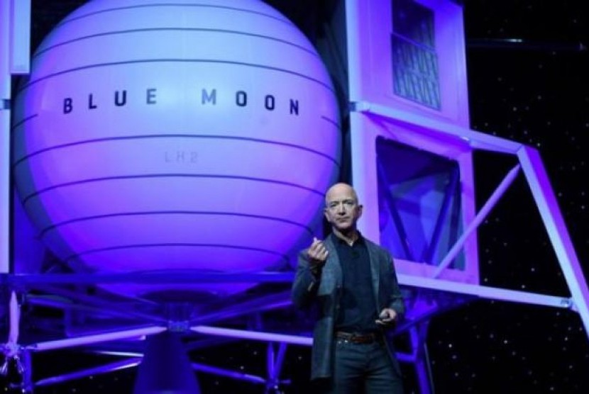 Adu Gaya Kepemimpinan Elon Musk dan Jeff Bezos, Kamu Suka yang Mana?. (FOTO: BBC)