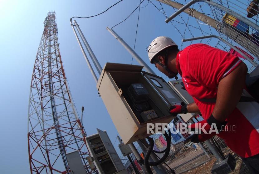Menara telekomunikasi (ilustasi). Guna memudahkan penarikan retribusi menars telekomunikasi, Pemkot Cirebon sediakan aplikasi Permata.