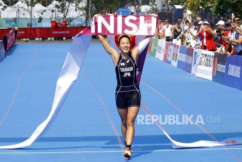 Triathlon Gagal Tambah Medali. Atlet Jepang Yuka Takahashi finish pertama pada cabang Triathlon nomor Putri Asian Games 2018 di Komplek Olahraga Jakabaring, Palembang, Jumat (31/8).