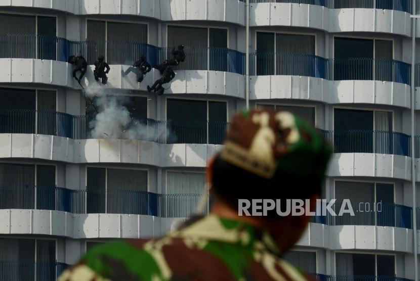 TNI saat simulasi penanggulangan teror (ilustrasi)