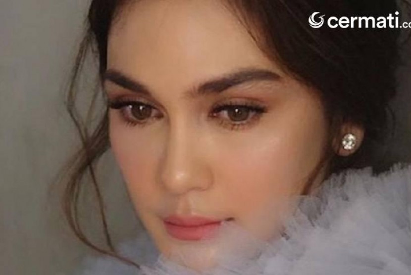 Sempat Jatuh dan Terpuruk, ini Kisah Sukses Luna Maya Membangun Kariernya