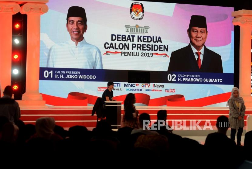 Suasana gladi kotor debat kedua Pilpres 2019 di Ballroom Hotel Sultan, Senayan, Jakarta, Sabtu (16/2).