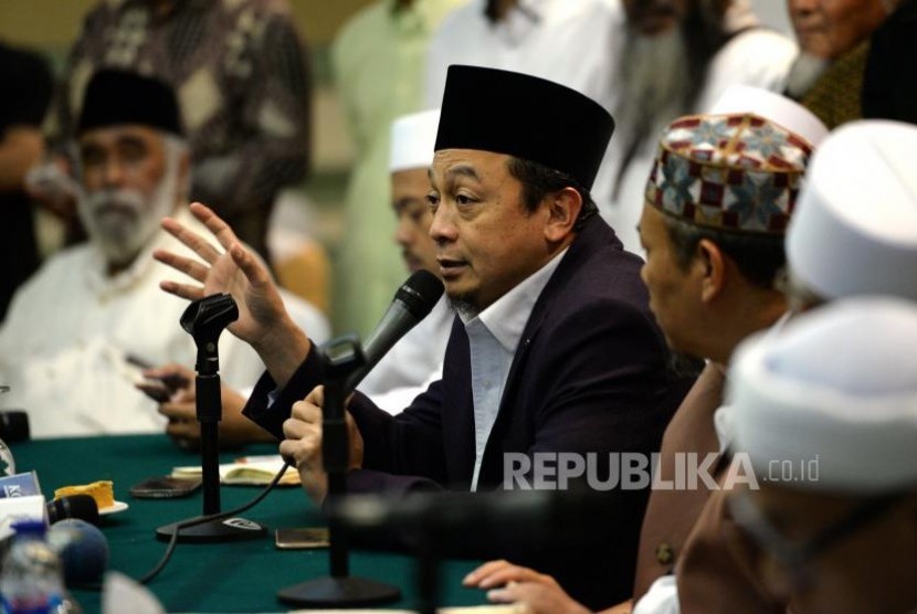 Tolak Disahkannya Perppu Ormas. Ketua GNPF Ulama  Bachtiar Nasir memberikan paparan saat konferensi pers GNPF Ulama di Jakarta, Senin (30/10).