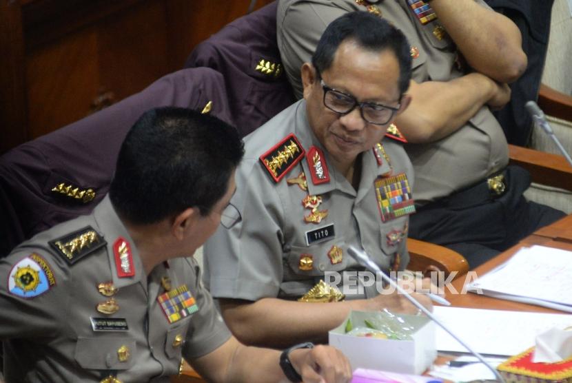 Kapolri Jenderal Pol Tito Karnavian saat mengikuti rapat kerja dengan Komisi III DPR di Kompleks Parlemen Senayan, Jakarta, Rabu (14/3).