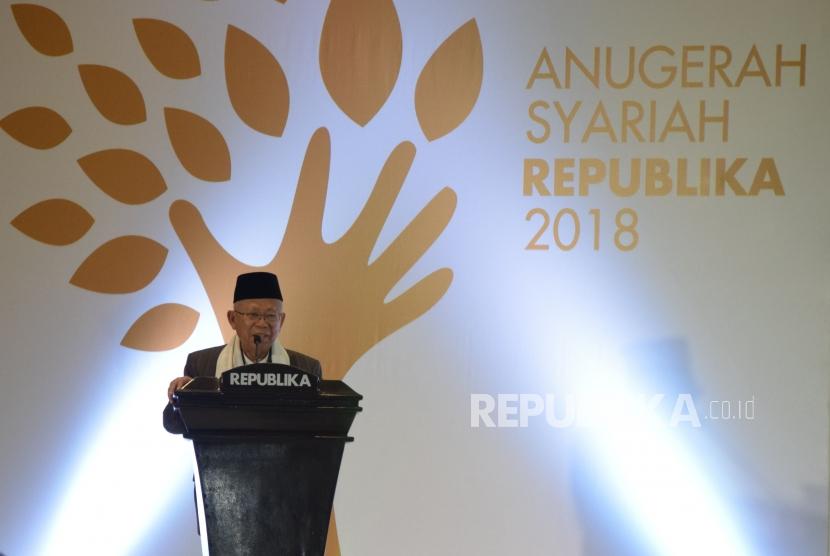 Chairman of the National Sharia Council of the Indonesian Ulema Council (MUI), KH Ma'ruf Amin attends the 2018 Republika Sharia Award at JW Marriott Hotel, Jakarta, Thursday (Nov 8).