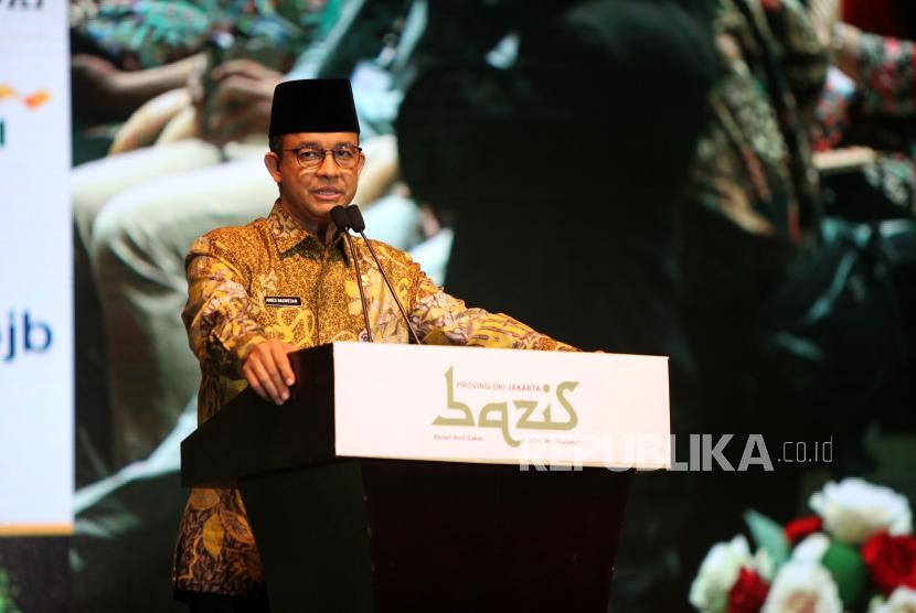 Gubernur DKI Jakarta Anies Baswedan memberikan sambutan saat acara Peduli Umat 1439 H BAZIS Provinsi DKI Jakarta di Balai Sidang Senayan, Jakarta, Kamis (31/5).