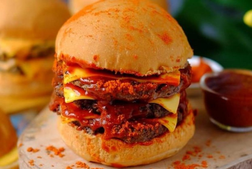 5 Bisnis Burger Milik Artis Tanah Air, Mana yang Jadi Favoritmu?. (FOTO: Instagram/burgerbener_id)