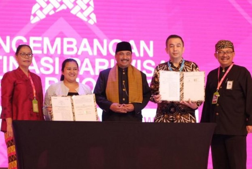 Kembangkan Digitalisasi Bisnis Pariwisata, Kemenpar Teken MoU dengan Blibli.com. (FOTO: Kemenpar)