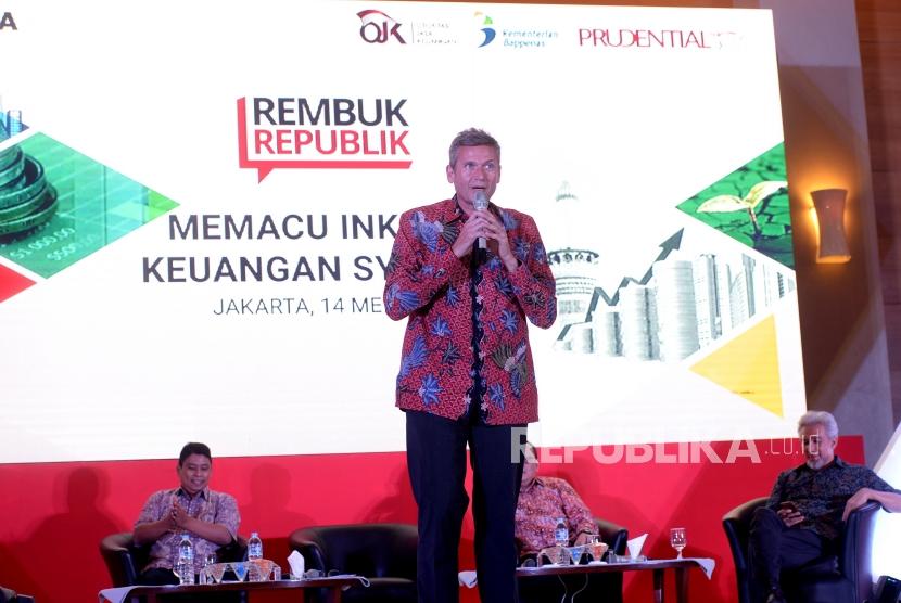 Memacu Inklusi Keuangan Syariah. Presiden Direktur  Prudential Indonesia Jens Reisch menyampaikan paparan saat diskusi pada Rembuk Republik di Jakarta, Senin (14/5).