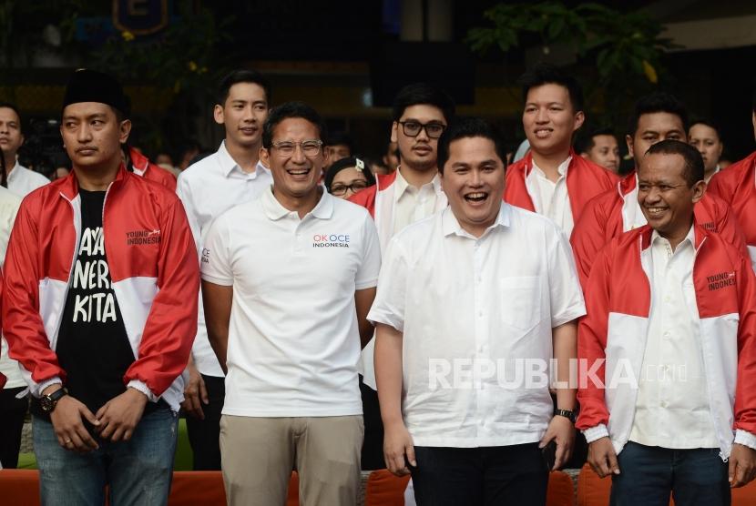   Ketua Tim Kampanye Nasional Jokowi-Ma'ruf, Erick Thohir bertemu dengan Sandiaga Uno yang merupakan mantan Cawapres RI pendamping Prabowo Subianto pada acara Young Penting Indonesia di Kemang, Jakarta Selatan, Sabtu (13/7).