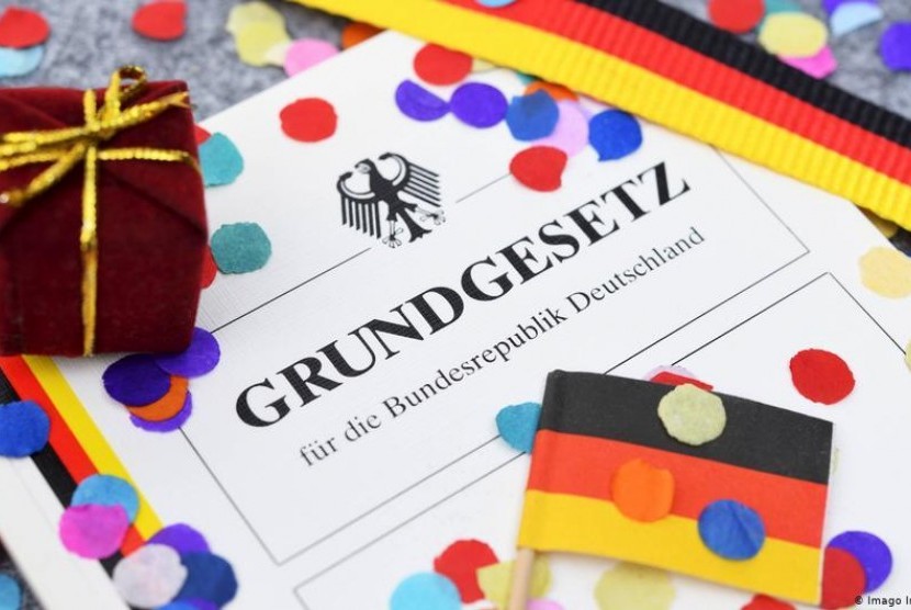 Menjunjung Martabat Manusia, 70 Tahun Konstitusi Jerman 