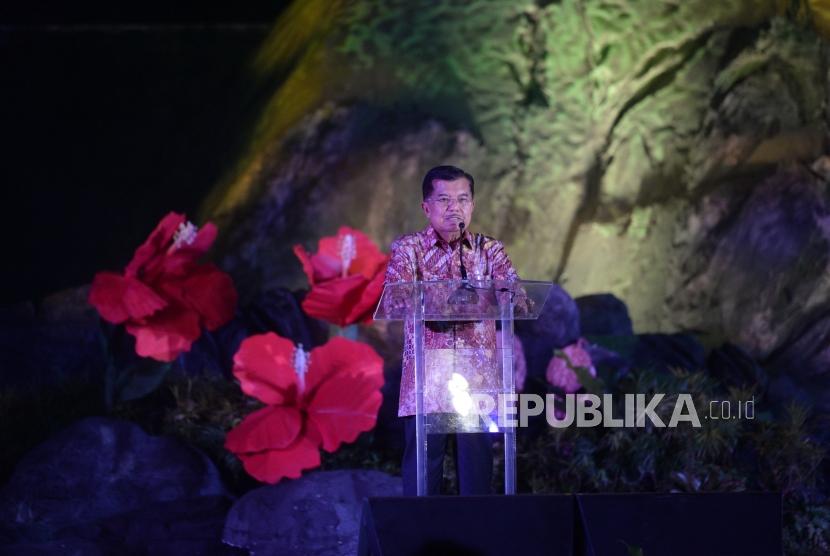 Malam Apresiasi Inasgoc. Wakil Presiden Jusuf Kalla menyampaikan sambutan saat malam apresiasi Inasgoc di Jakarta, Selasa (18/12) malam. 