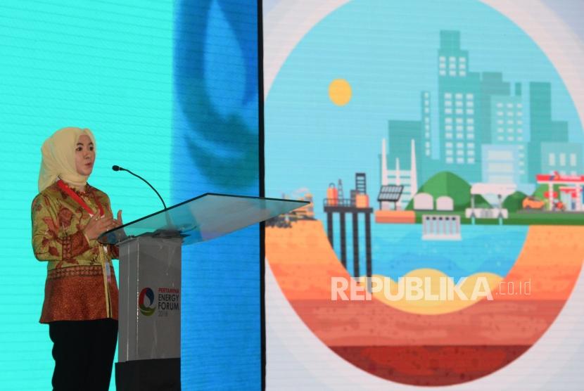 Direktur Utama Pertamina Nicke Widyawati memberikan sambutan saat pembukaan Pertamina Energy Forum (PEF) 2018 di Jakarta, Rabu (28/11).