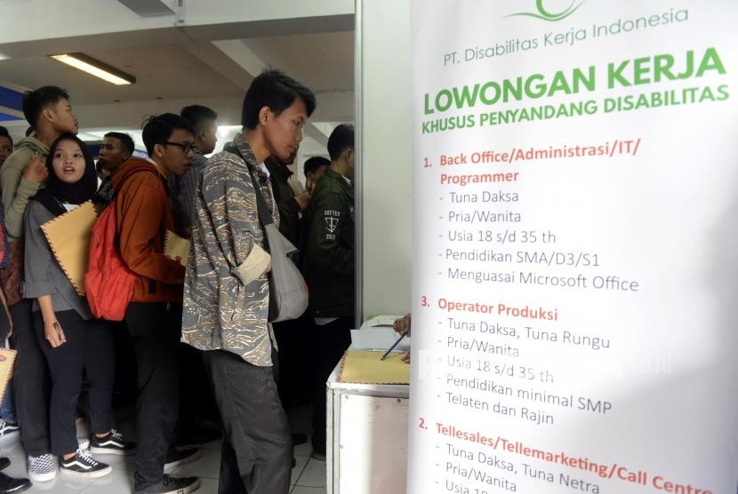 Ilustrasi bursa pencari kerja. Tantangan berat pembangunan ketenagakerjaan Indonesia ke depan masih, yakni mengatasi masalah pengangguran dan setengah pengangguran yang masih tinggi.