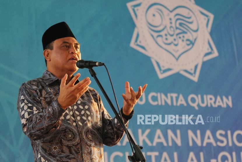 Wakil Ketua Umum Dewan Masjid yang juga Wakapolri Komjen Syafruddin memberikan sambutan pada peluncuran Gerakan Nasional Mencintai Al Quran (Ku Cinta Al Quran ) di Masjid Istiqlal, Jakarta, Senin (4/6).