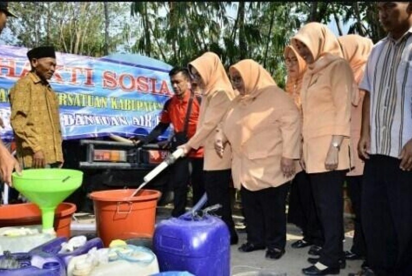 Dropping air bersih di Kecamatan Weru, Sukoharjo. Dok. Pemkab Sukoharjo