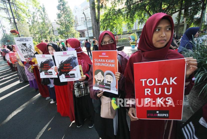 Aksi menolak Rancangan Undang-Undang Penghapusan Kekerasan Seksual (RUU PKS).