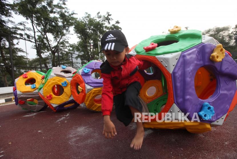 Tampilan Kinclong Taman Bermain Anak Di Lapangan Banteng