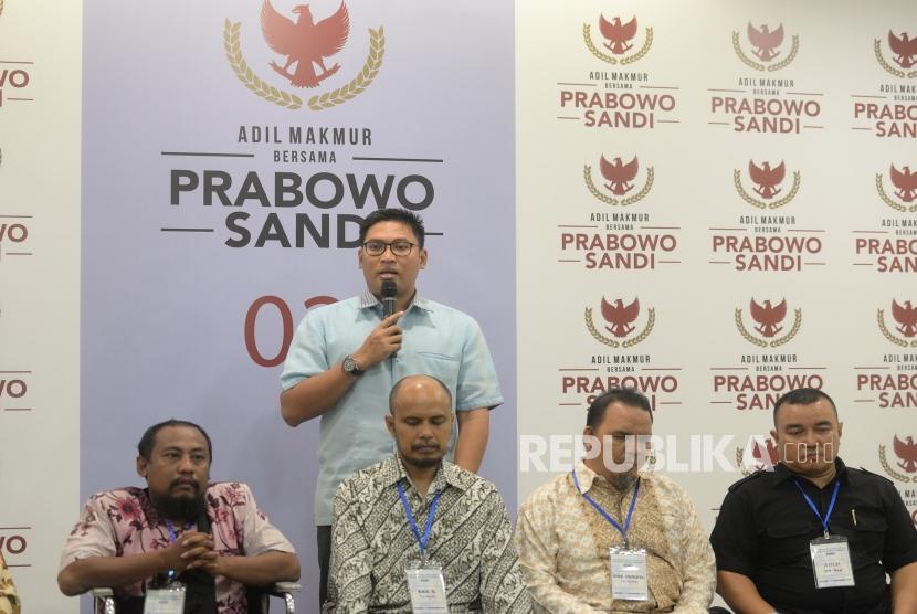 Disabiltas Dukung Prabowo-Sandi. Jubir Tim Kampanye Prabowo-Sandi, Sudaryono memberikan keterangan pers usai pertemuan Capres Nomer urut 02 Prabowo dengan perwakilan warga disabilitas di Jakarta, Selasa (4/12).