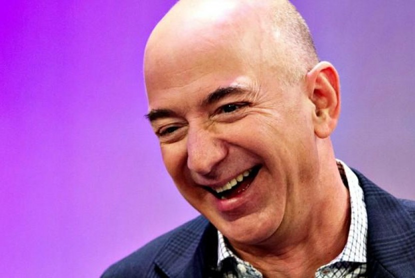 Selain Raja Bisnis, Jeff Bezos Juga Jadi Raja Investasi. (FOTO: Reuters/Mike Segar)