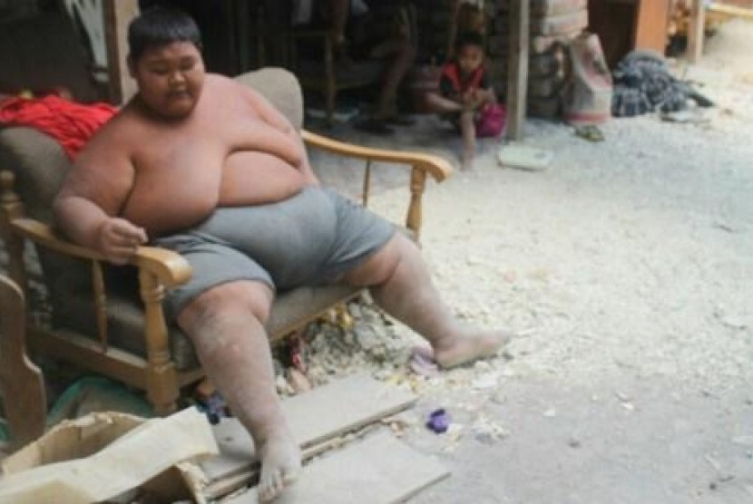  Sungadi (21 tahun) pemuda asal Mondokan Sragen pemilik berat badan 140 kg. Foto/Wardoyo