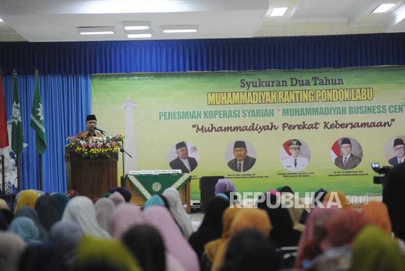  Ketua Umum PP Muhammadiyah Haedar Nashir memberikan sambutan  dalam acara Syukuran Dua Tahun Muhammadiyah Ranting Pondok Labu,Jakarta, Ahad (19/11).