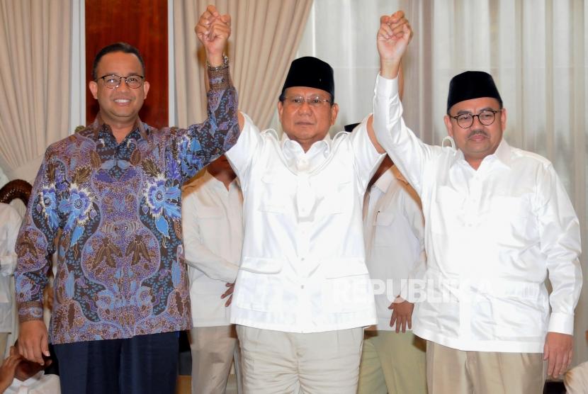 Gubernur DKI Jakarta Anies Baswedan bersama Ketua Umum Partai Gerindra Prabowo Subianto dan Calon Gubernur Jawa Tengah dari Partai Gerindra Sudirman Said (dari kiri)