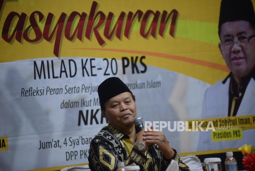 Wakil Ketua Majelis Syuro PKS Hidayat Nur Wahid memberikan refleksi dalam acara tasyakuran milad PKS ke 20 di Kantor DPP PKS, Jakarta, Jumat (20/4).