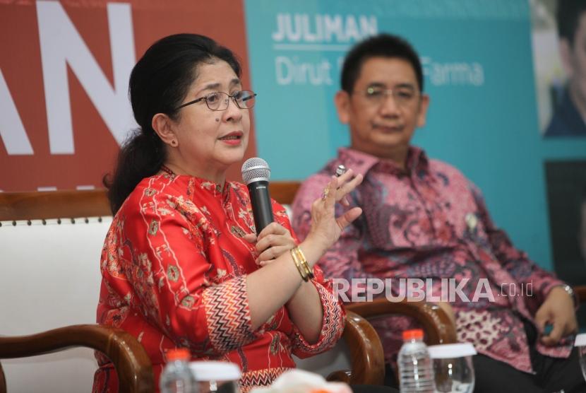 Menteri Kesehatan Nila Moeloek memberikan paparanya saat diskusi Media Forum Merdeka Barat 9 di Kantor Kemenkominfo, Jakarta, Jumat (12/1).