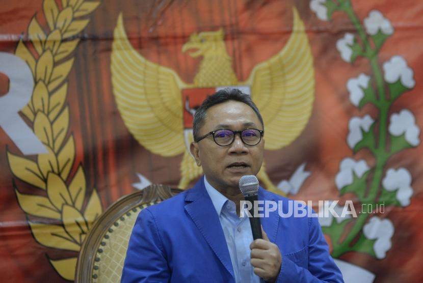 Ketua MPR Zulkifli Hasan menjadi narasumber dalam diskusi 4 Pilar MPR di Media Center Kompleks Parlemen, Senayan, Jakarta, Rabu (11/4).